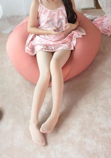 欧美美女色彩搭配_高清高清视频观看
